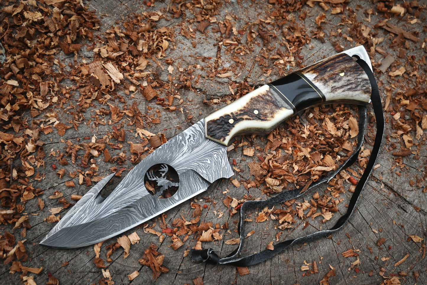 Bobcat Damascus Hunting Knife – 10" Hand-Forged 512-Layer Fixed Blade & Leather Sheath