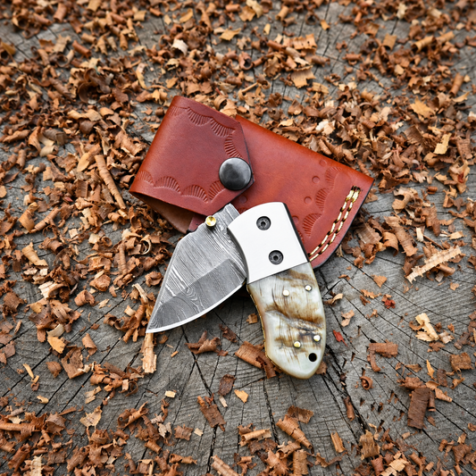 Alder Cove – Damascus Pocket Knife with Ram Horn Handle & Leather Sheath