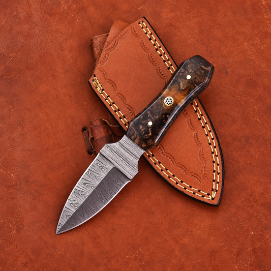 Amber Trail – Fixed-Blade Knife with Patterned Blade, Amber & Brown Handle and Stitched Sheath