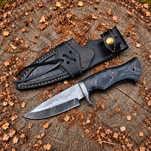 Nightfeather-Custom Hand Forged Damascus Knife with Feather-Pattern, Black Handle & Leather Sheath