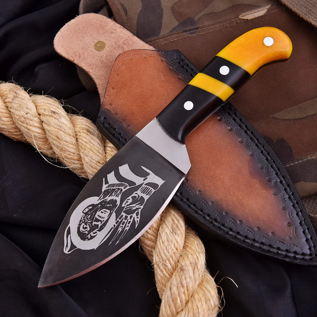 Halloween Freddy – Wasp Pattern Damascus Skinner Blade with Leather Carrying Case