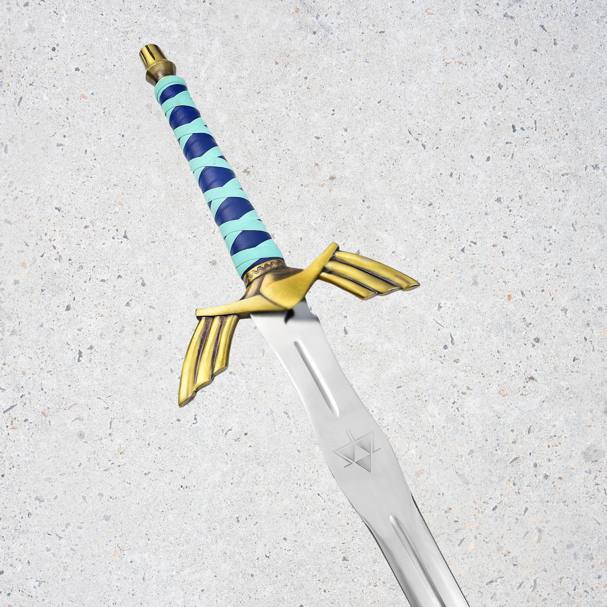 SHARDBLADE Zelda Sword Legendary Master - Replica – Lord of The Rings Swords Scabbard and Wall Ploug Included.